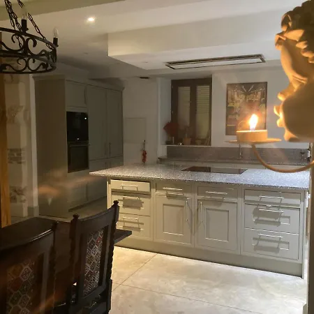 La Maison Du Parc Oct To June Entire House 3 Bedrooms Sleeps 6 July To Sept Bed & Breakfast