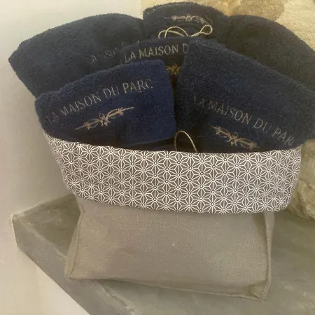 La Maison Du Parc 住宿加早餐酒店 Saint-Vite