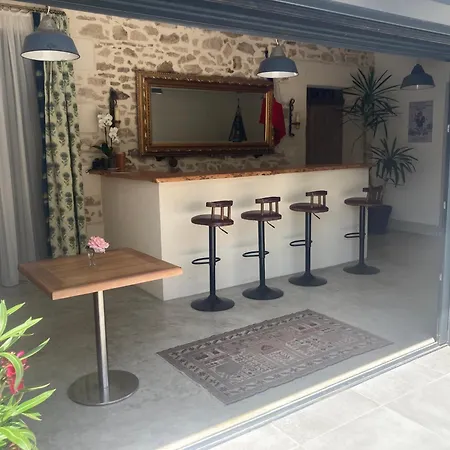 La Maison Du Parc Oct To June Entire House 3 Bedrooms Sleeps 6 July To Sept Bed & Breakfast