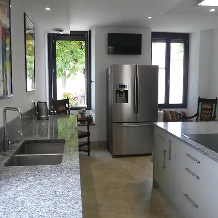 La Maison Du Parc Oct To June Entire House 3 Bedrooms Sleeps 6 July To Sept 3*