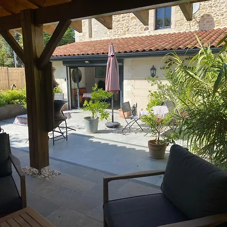 La Maison Du Parc Oct To June Entire House 3 Bedrooms Sleeps 6 July To Sept Saint-Vite