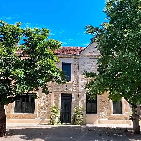 La Maison Du Parc Bed & Breakfast 3*
