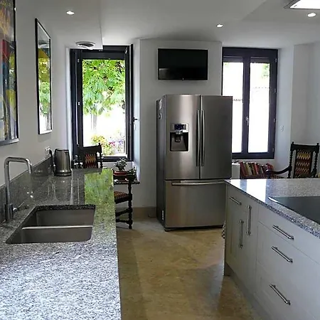 La Maison Du Parc Bed & Breakfast Saint-Vite
