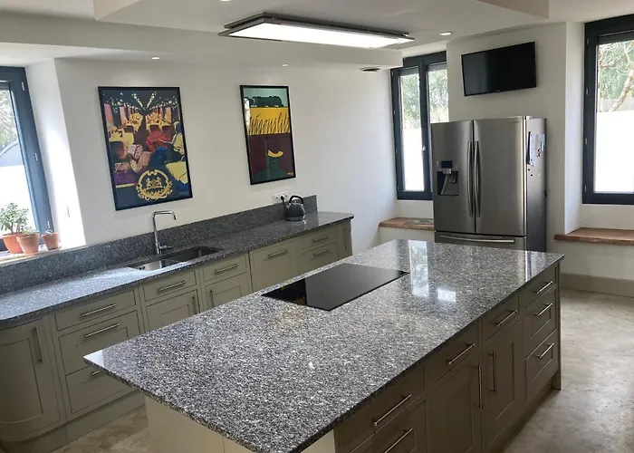 La Maison Du Parc Bed & Breakfast