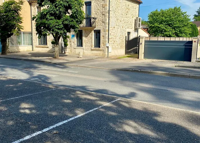 La Maison Du Parc Bed & Breakfast 3*